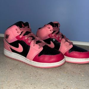 Air Jordan 1 Mid Coral Chalk (GS)
